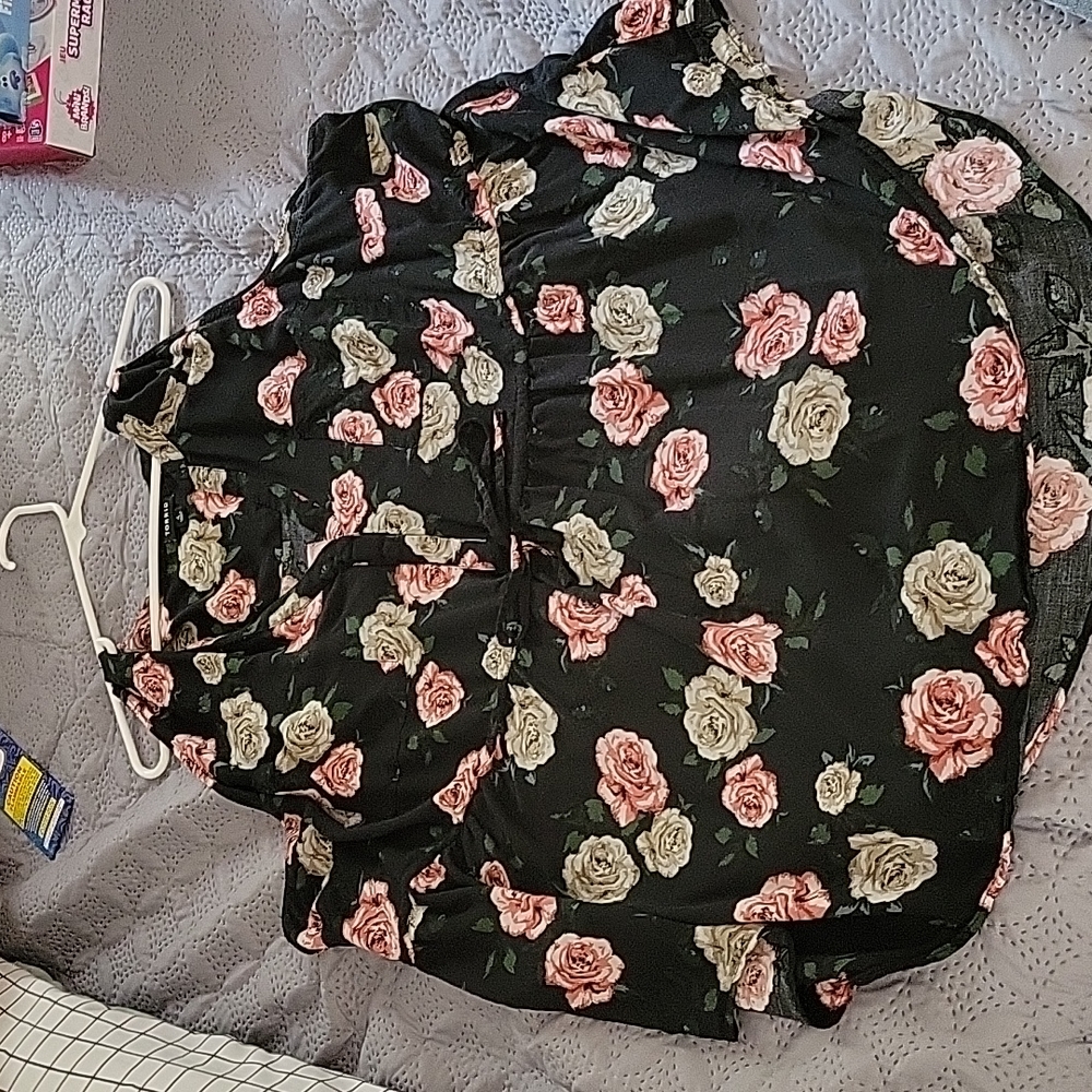 Tank style flower shirt black